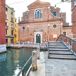 Stunning Apartment In Venezia With Kitchenette