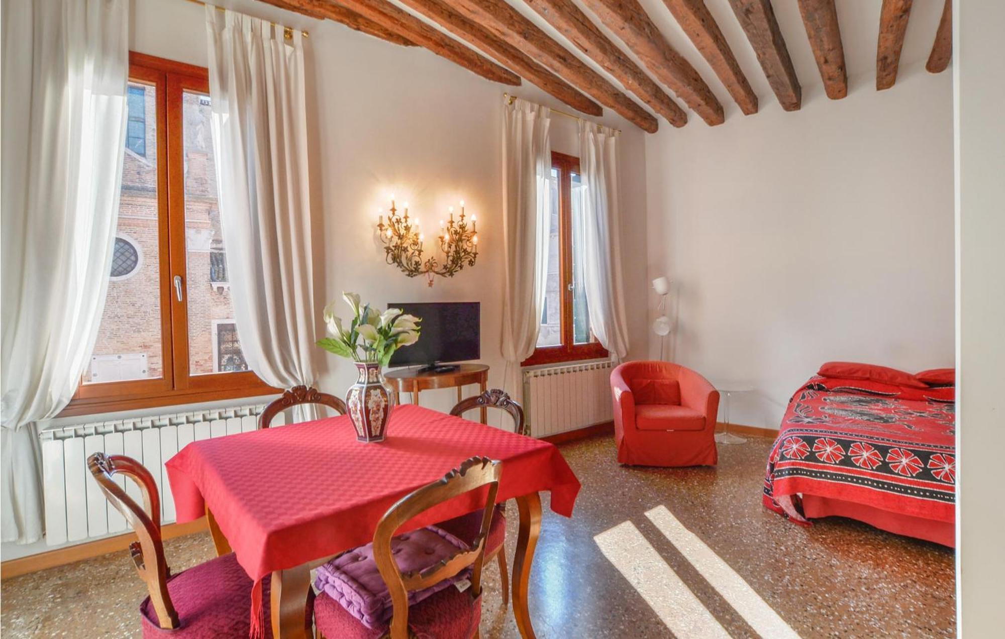 Stunning In With Kitchenette Apartment