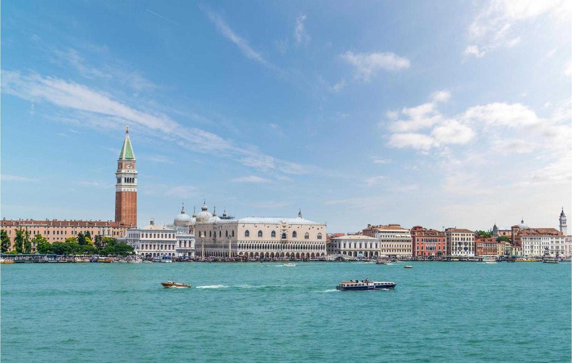Stunning In With Kitchenette Apartment Venice