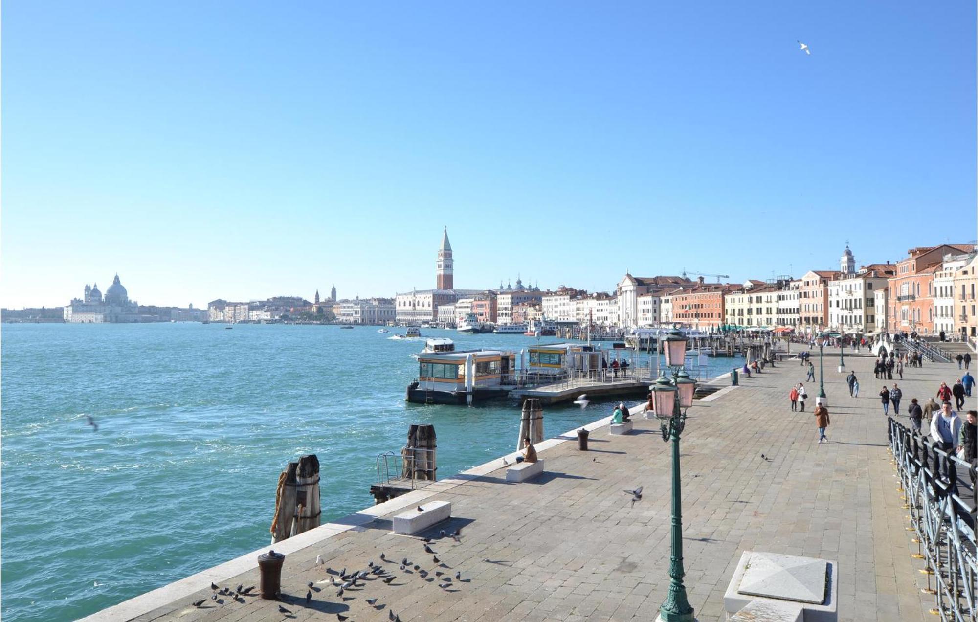 Stunning In With Kitchenette Apartment Venice