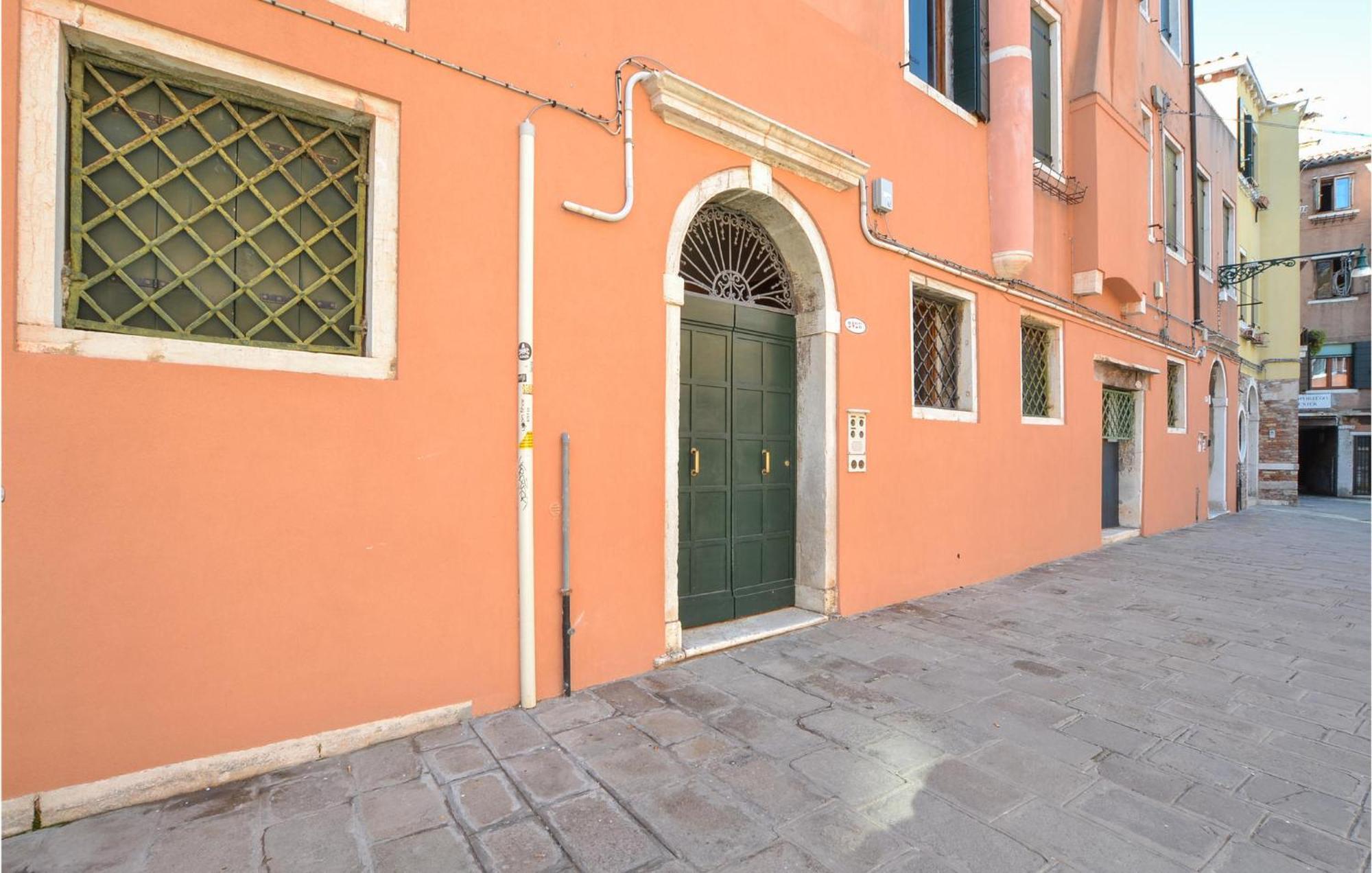 Stunning In With Kitchenette Apartment Venice